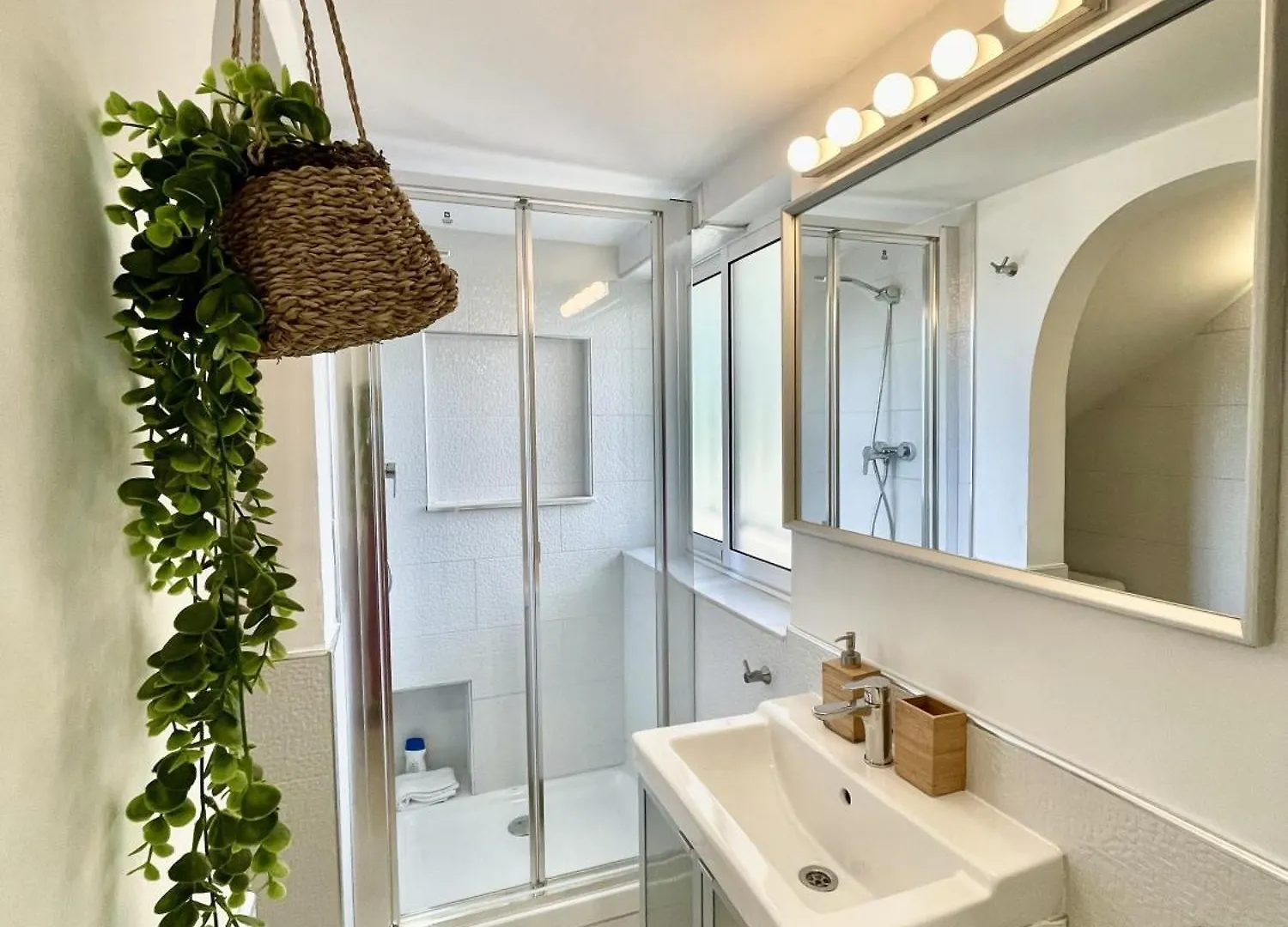 Casa Independiente-Garden-Views-2 Bedrooms Barcelona